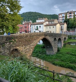 huuronzecamper.com - middeleeuwse brug in Noord Spanje