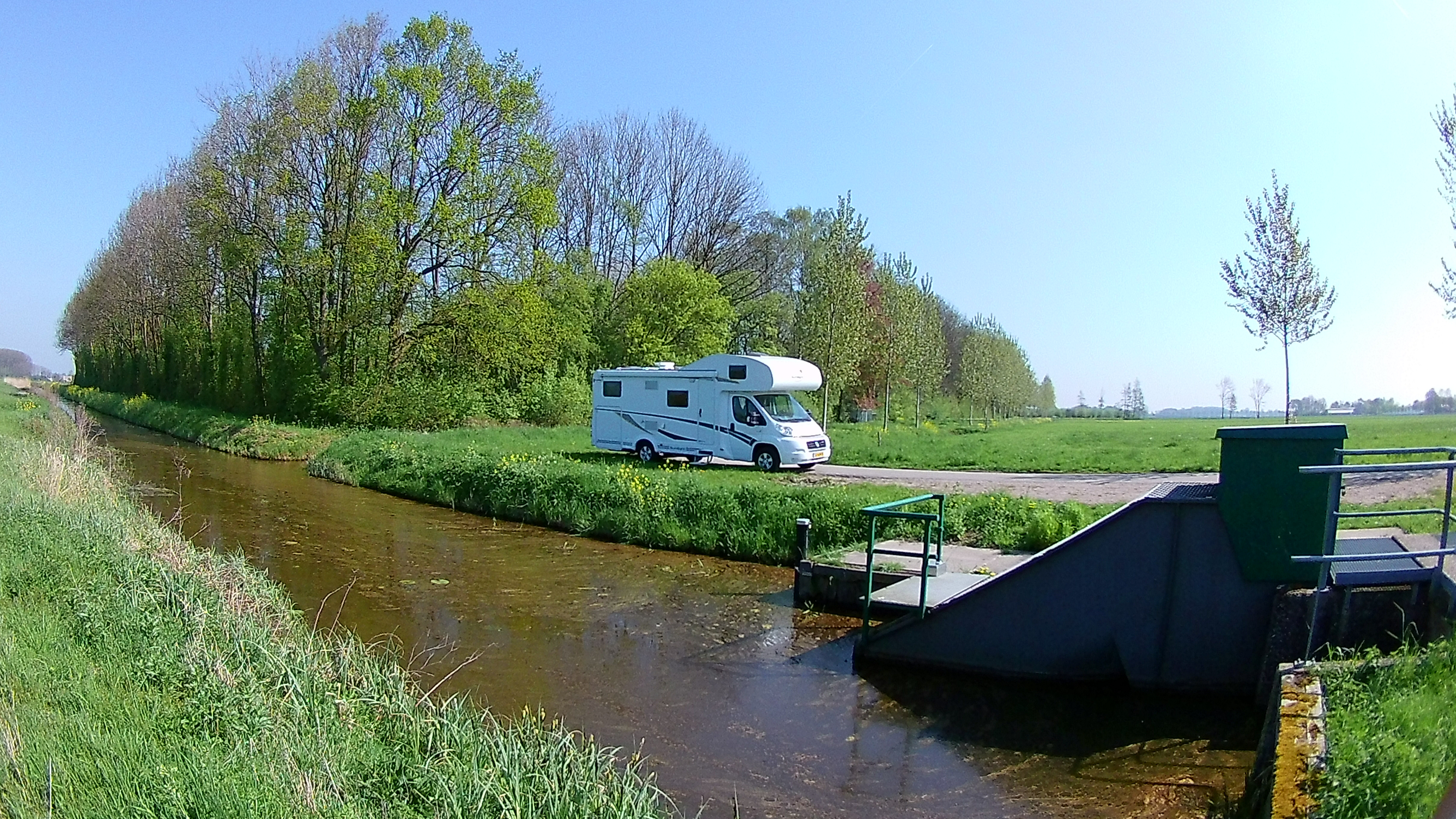 Aanzien van onze Sunlight A70 huurcamper. Een camper huren is leuk